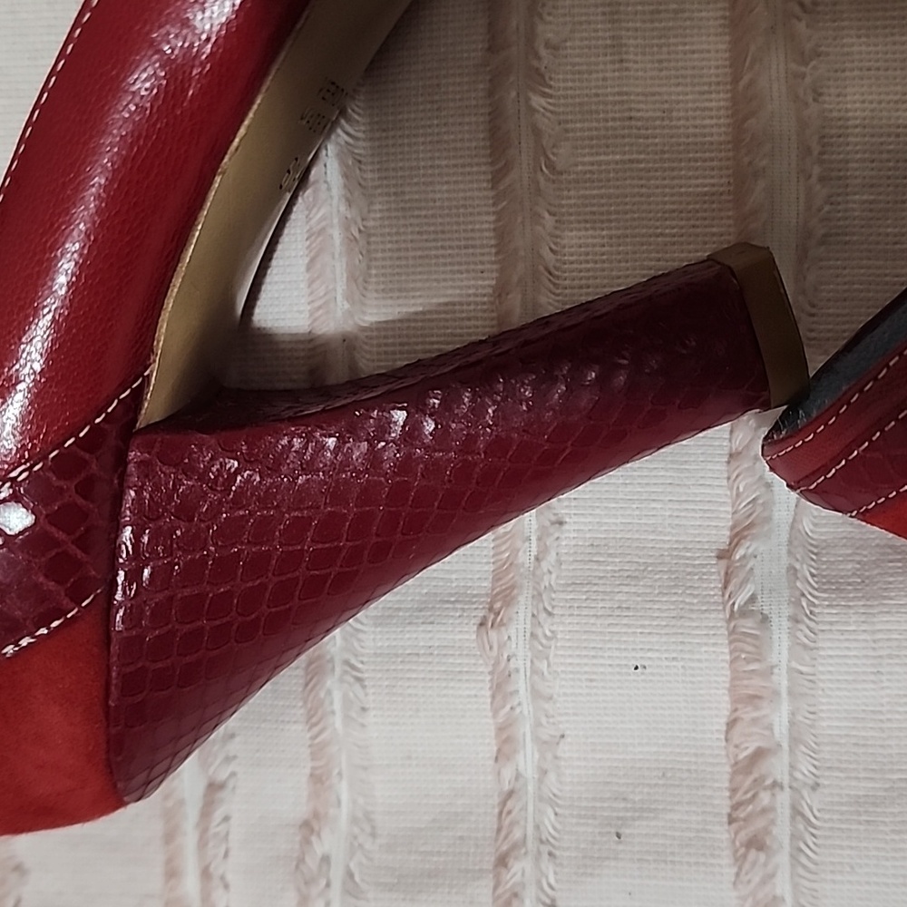 Marc Jacobs Red Suede Snake Print Peep-Toe Heels - Picture 10 of 17